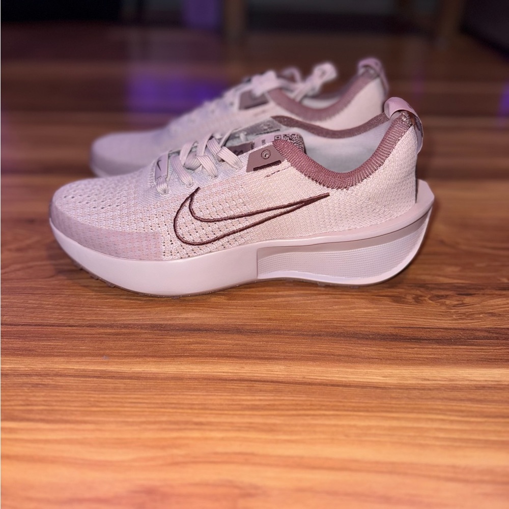 NWT Nike Interact Run Athletic Sneakers - Sz 8 - Mauve & Burgundy